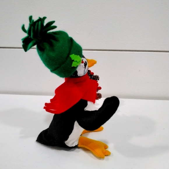 Annalee 7" Penguin 🐧 with Wreath - Picture 5 of 6